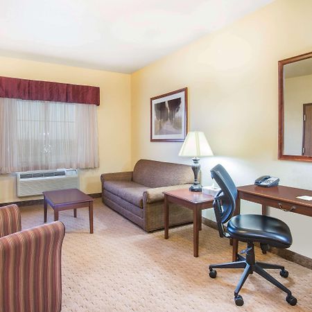 Days Inn By Wyndham Ellis Екстер'єр фото